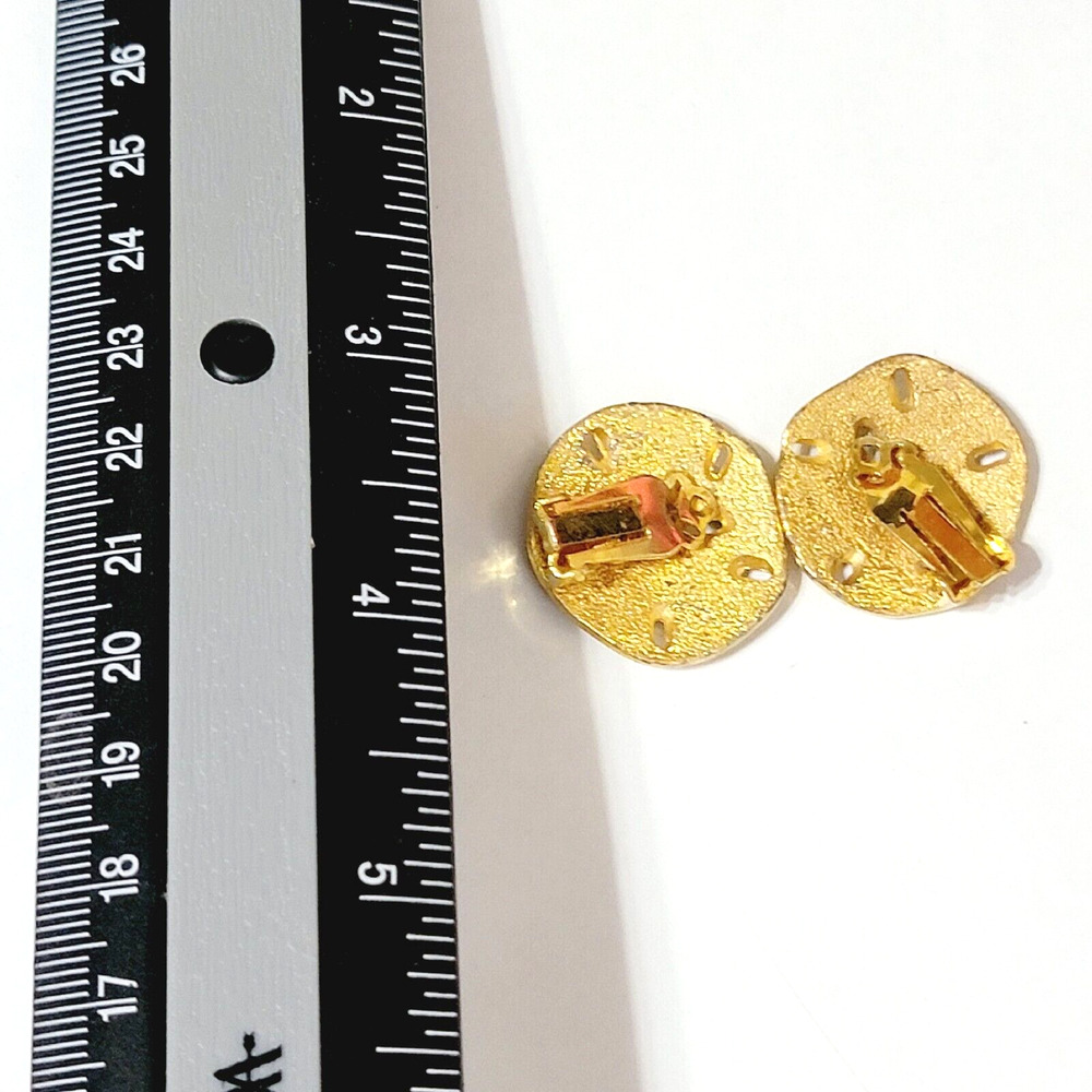 Vintage Shiny Gold Sand Dollar Clip-On Earrings, Embossed Figural Sea Life gc19 - Picture 5 of 5